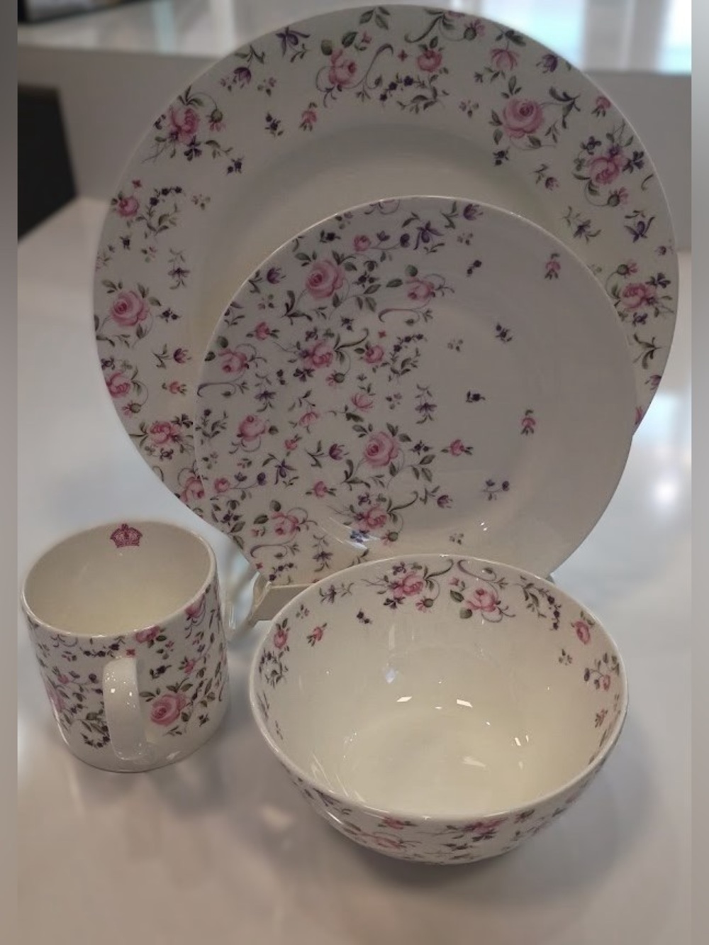 Royal Albert New Country Roses, Rose Confetti Modern Casual Set, 16-Piece, NEW